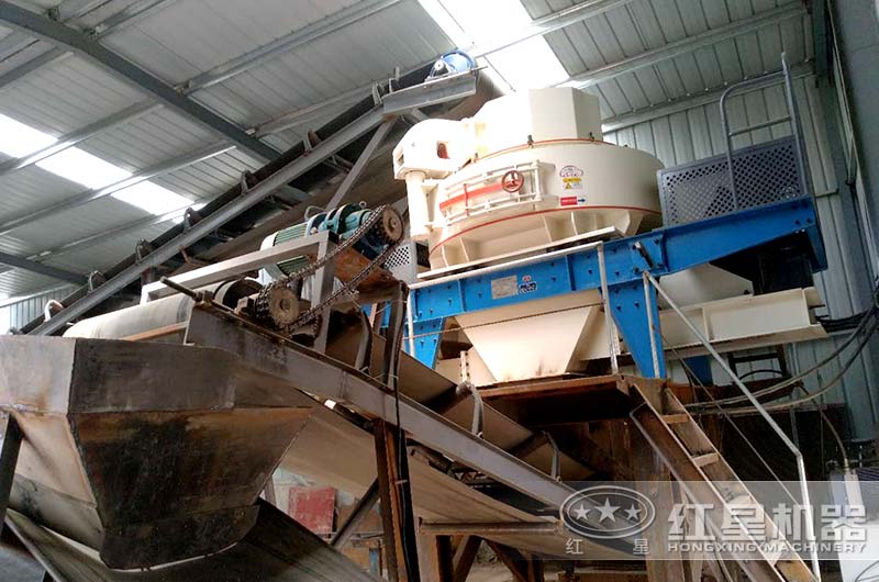 河石碎沙机多少钱？生产出来的人工沙与河沙有什么区别？