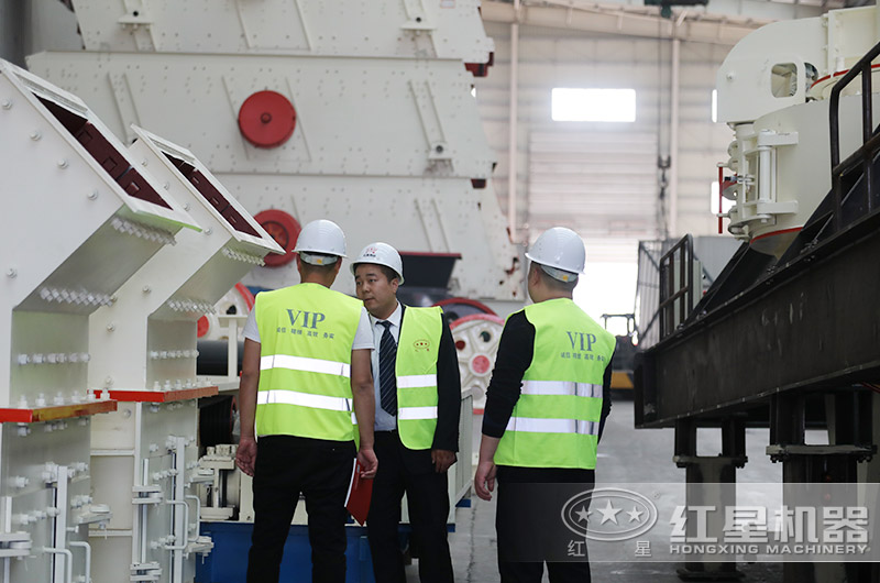 客户来厂考察细碎机