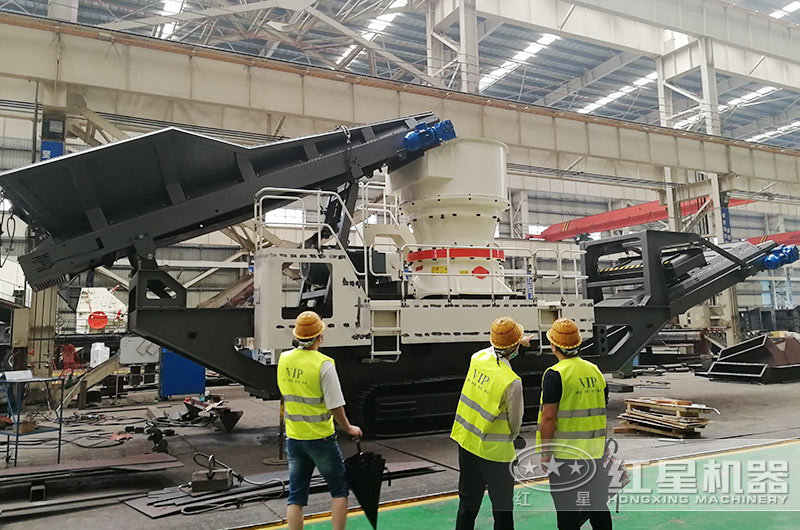 客户来厂考察移动破建筑垃圾处理设备