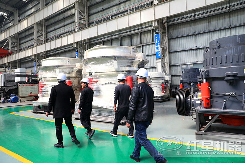 客户来厂考察PYB1750圆锥破