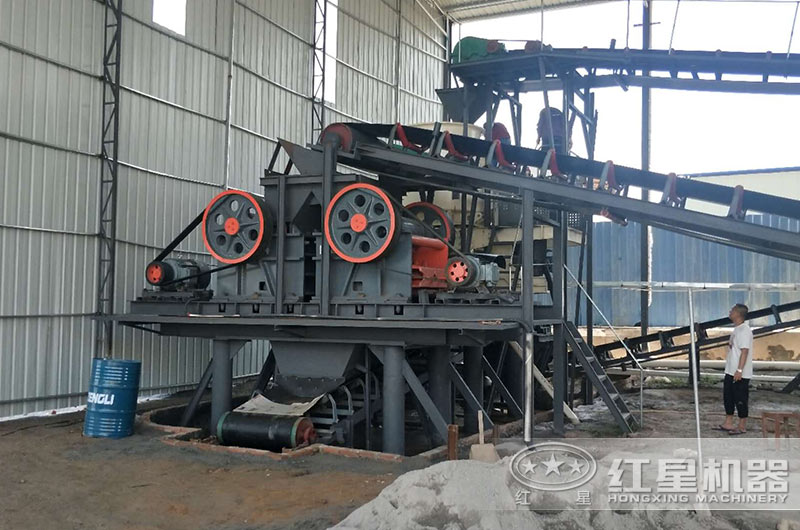 颚式碎裂设备的颚板有什么作用？宜采用哪种材料制作？