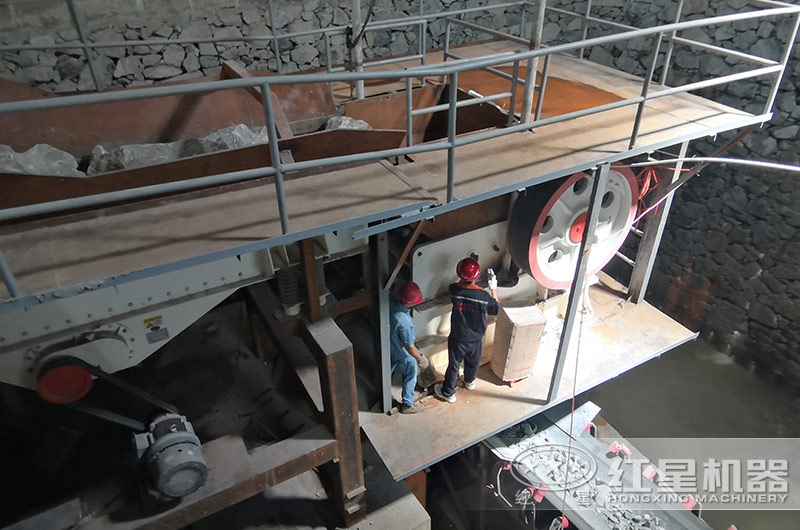 沥青混凝土用辉绿岩还是玄武岩？鄂式破碎机碎辉绿岩怎样？