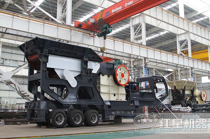 订购一台时产50吨的小型移动破碎机多少钱？（附现场视频）