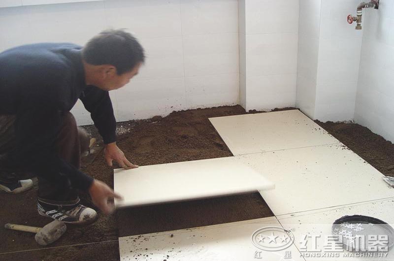 铺地砖用石粉和沙子哪个好？制粗石粉用什么制沙机？