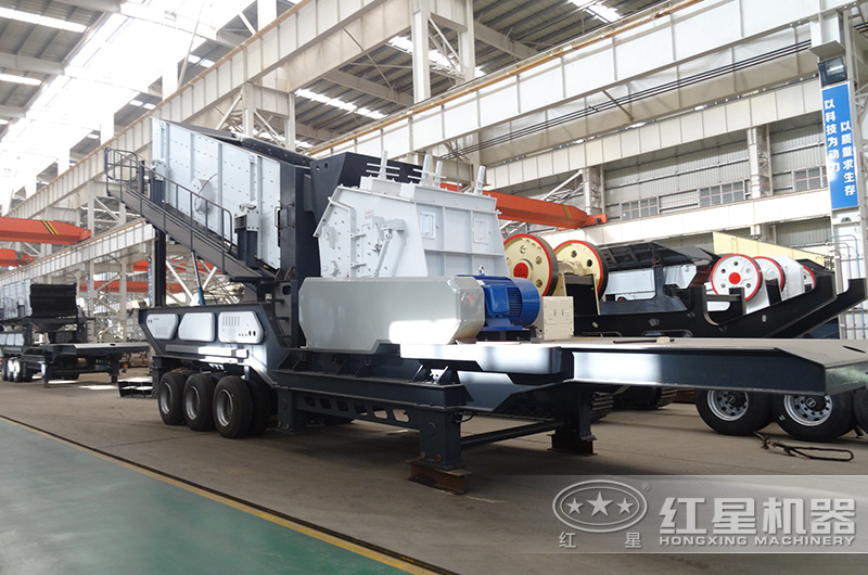 准备发往用户破碎现场的——轮胎式移动破碎机